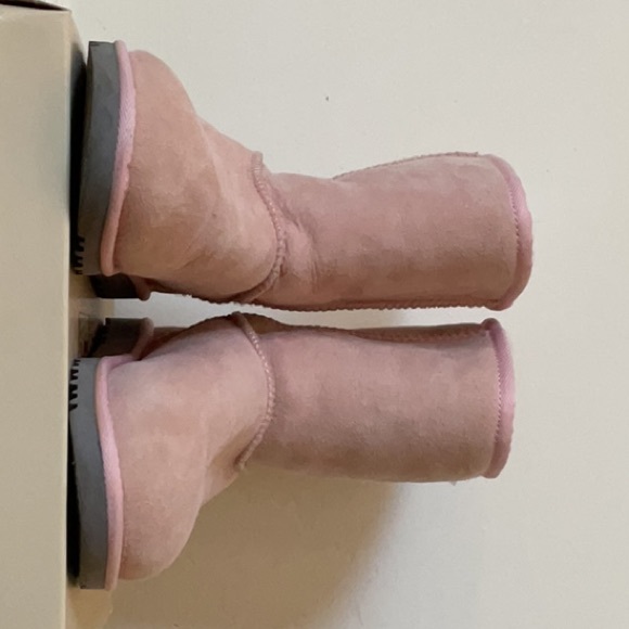 UGG Women's Classic Boots - Picture 5 of 6